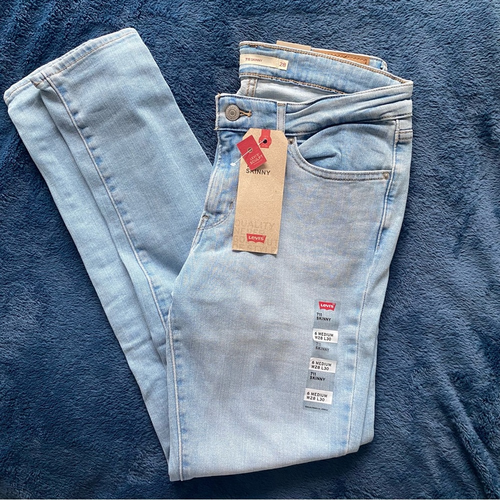 Levi’s 711 Skinny Jeans